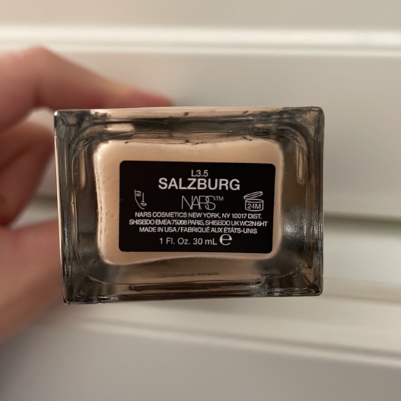 NARS Light Reflecting Advanced Skincare Foundation - Picture 4 of 5